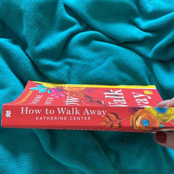 BOOK: How to Walk Away by Katherine Center (paperback 348 pg) - Picture 4 of 6